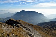 77 Scendiamo in cresta con vista in Alben
